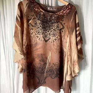 Lightweight flowy top in neutral colors from Cato size 18/20